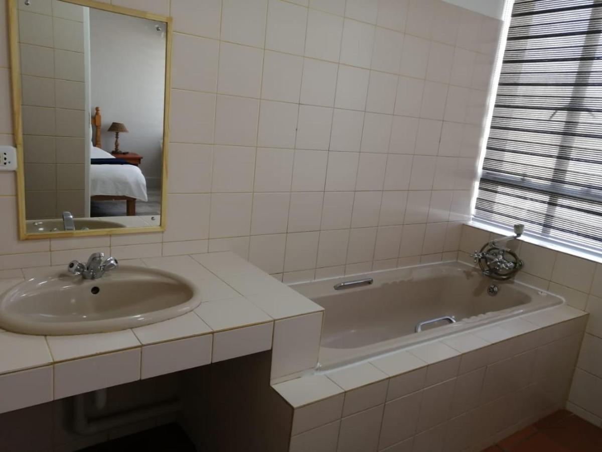 Acorn Lodge & Skydeck Potchefstroom Bagian luar foto