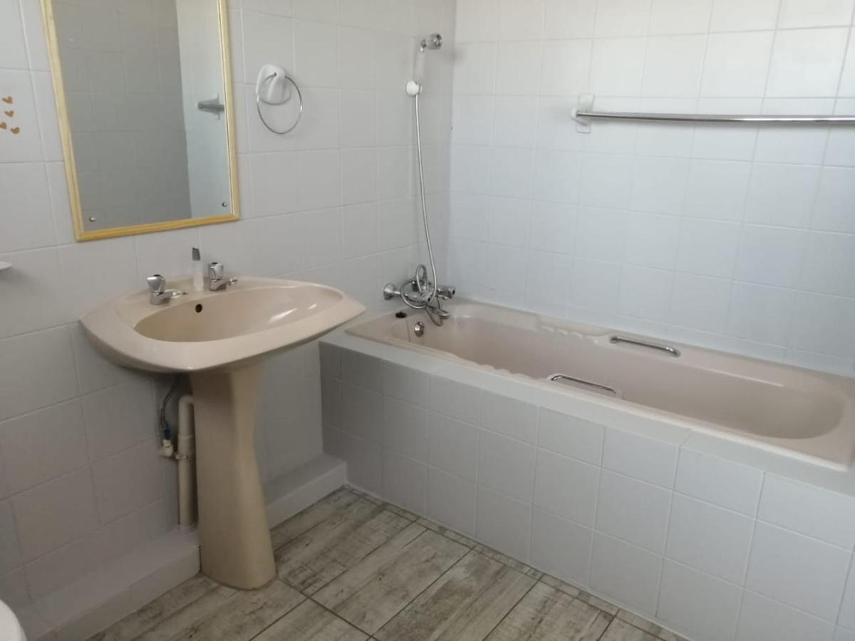 Acorn Lodge & Skydeck Potchefstroom Bagian luar foto