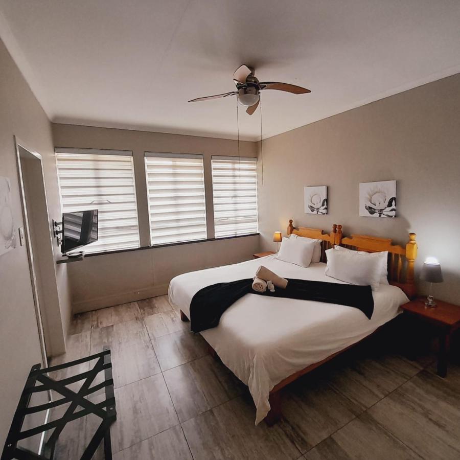 Acorn Lodge & Skydeck Potchefstroom Bagian luar foto