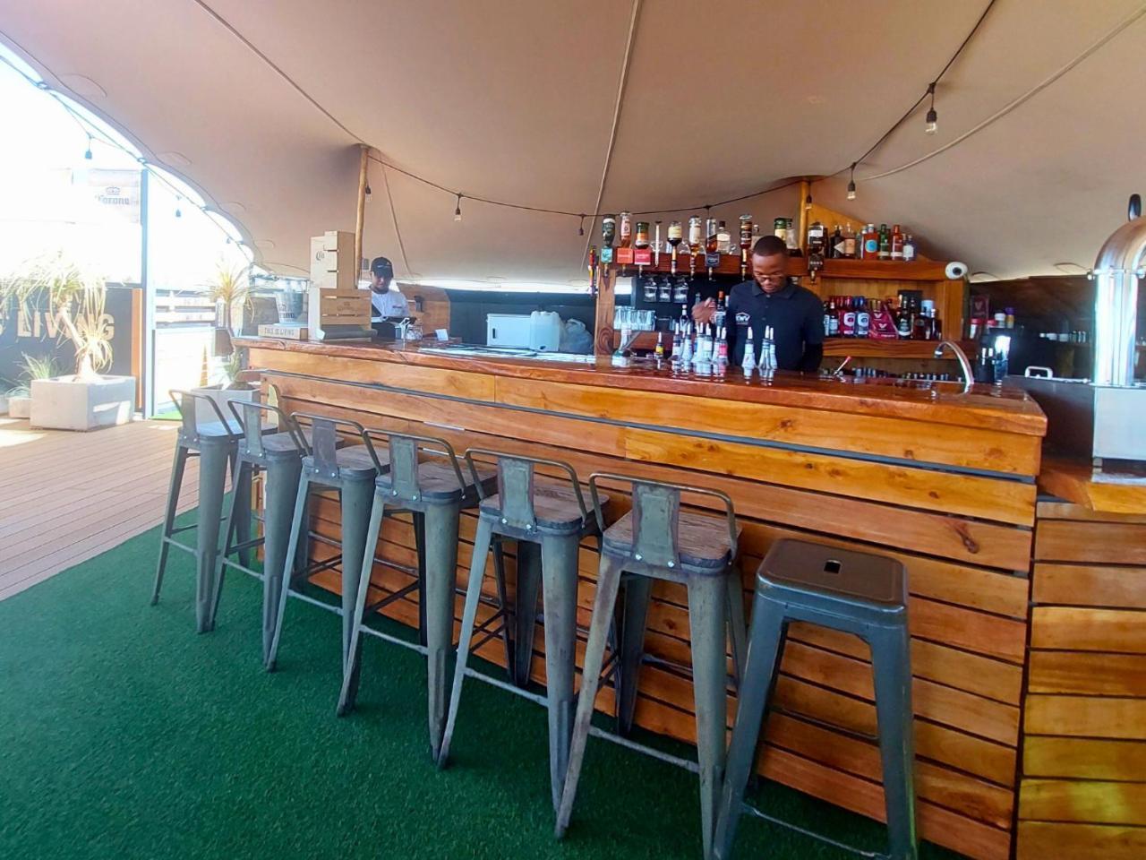 Acorn Lodge & Skydeck Potchefstroom Bagian luar foto